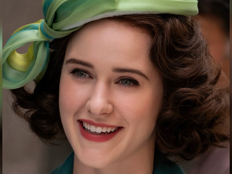 Rachel Brosnahan als Miriam "Midge" Maisel in "The Marvelous Mrs. Maisel".. © Philippe Antonello / Amazon Prime Video