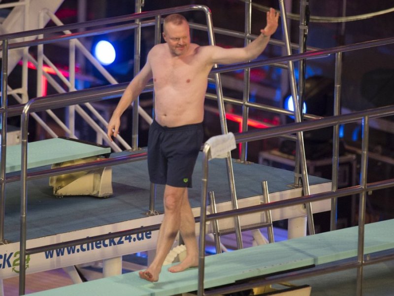 Stefan Raab legt sein "Turmspringen" neu auf.. © imago/Plusphoto