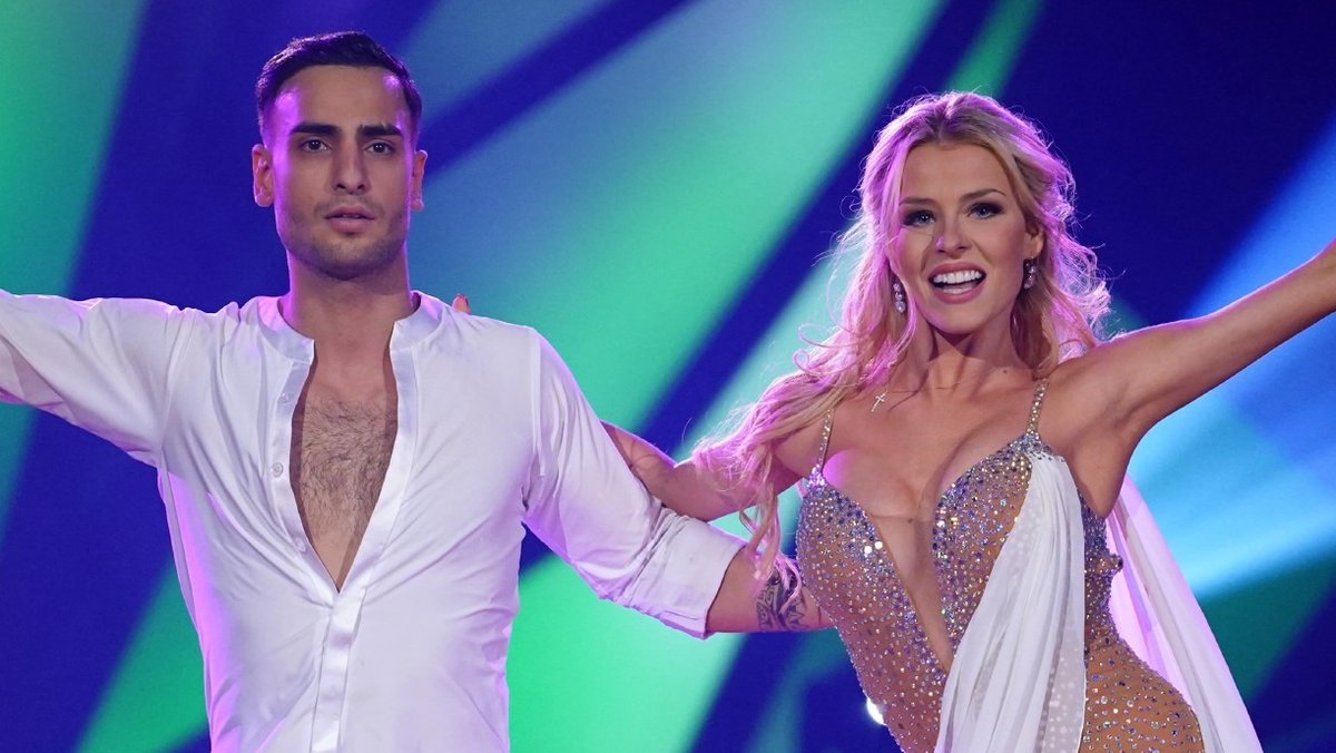 Timur Ülker mit Patricija Ionel in der zweiten regulären Folge der aktuellen "Let's Dance"-Staffel.. © RTL / Stefan Gregorowius