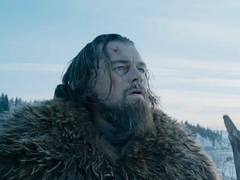 "The Revenant - Der Rückkehrer": Wird es der verwundete Fallensteller Hugh Glass (Leonardo DiCaprio) lebend zu einem rettenden Fort schaffen?. © 2015 Twentieth Century Fox Film Corporation. All rights reserved.