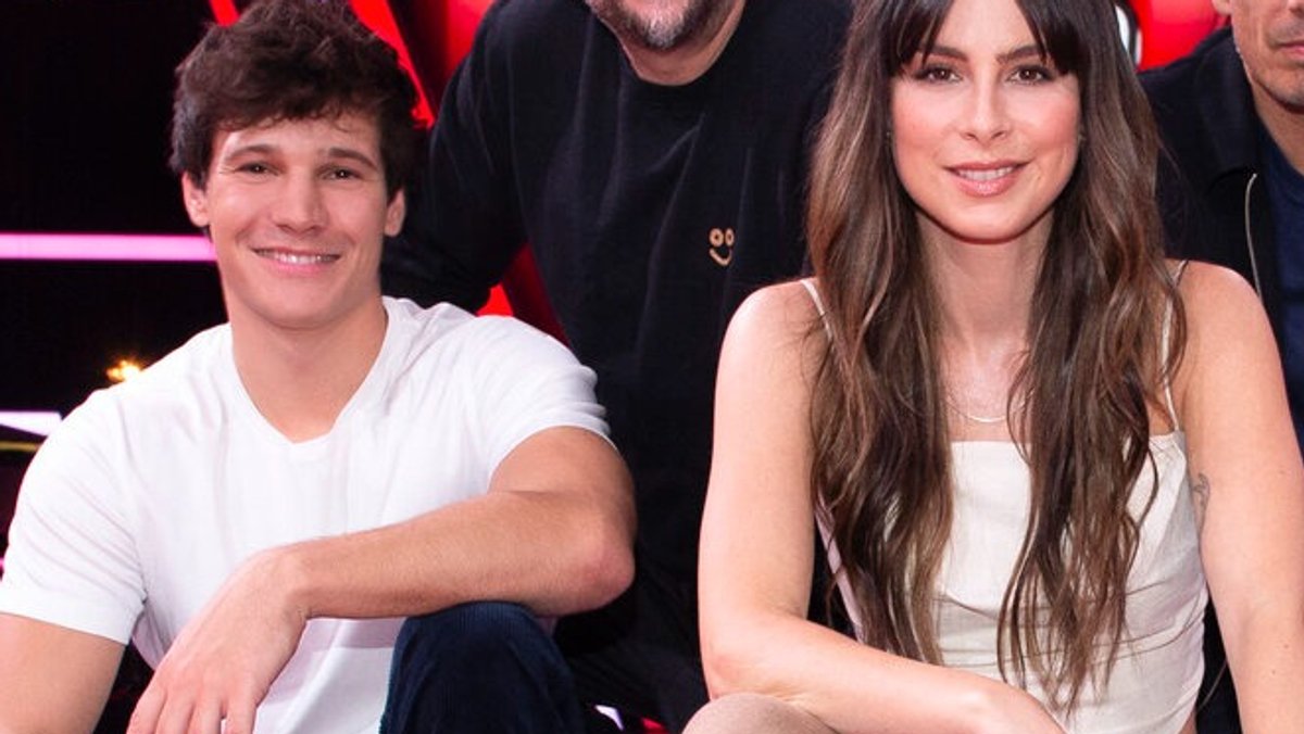 Wincent Weiss und Lena Meyer-Landrut coachen dieses Jahr die Talente bei "The Voice Kids".. © SAT.1/André Kowalsk