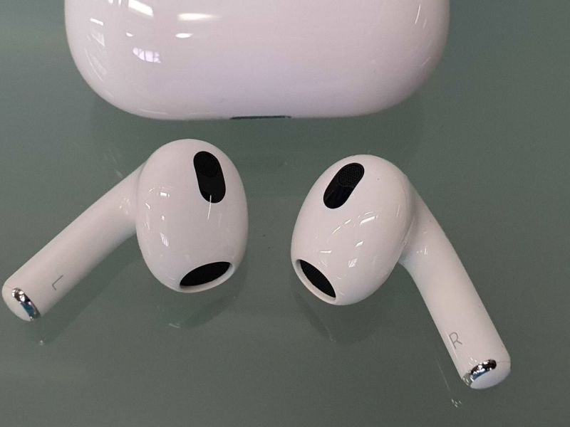 Apple Airpods mit Aufbewahrungsschatulle..