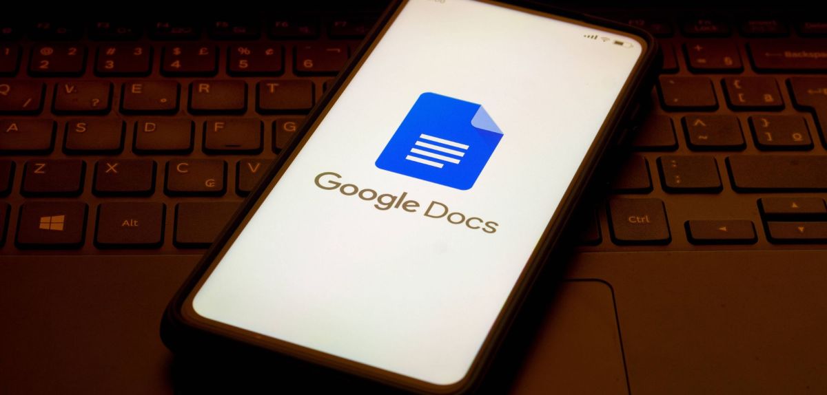 Logo von Google Docs auf einem Handy.