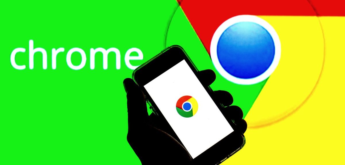 Google Chrome Logo auf Handy und im Hintergrund