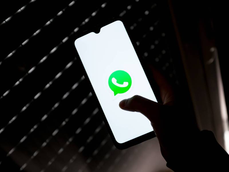 WhatsApp auf Handybildschirm