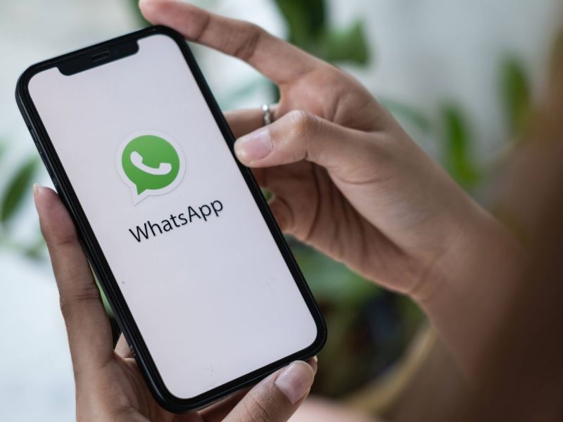 WhatsApp Startbildschirm auf dem Handy