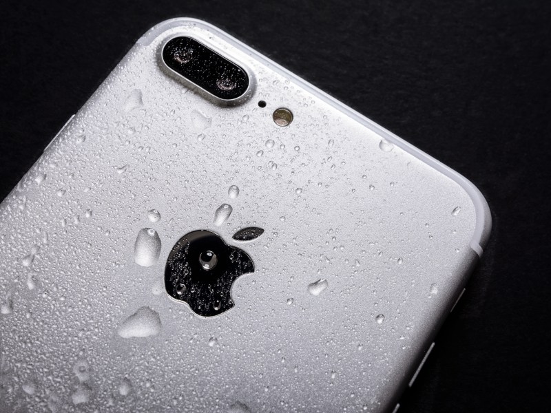 Wet iPhone 7 backside