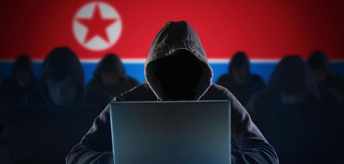 Nordkorea Flagg und verschiedene Hacker