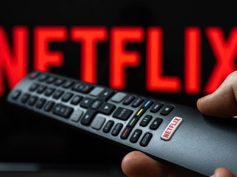 Netflix auf dem TV und Fernbedienung