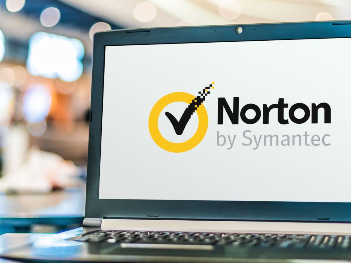 Norton-Logo auf einem Laptop