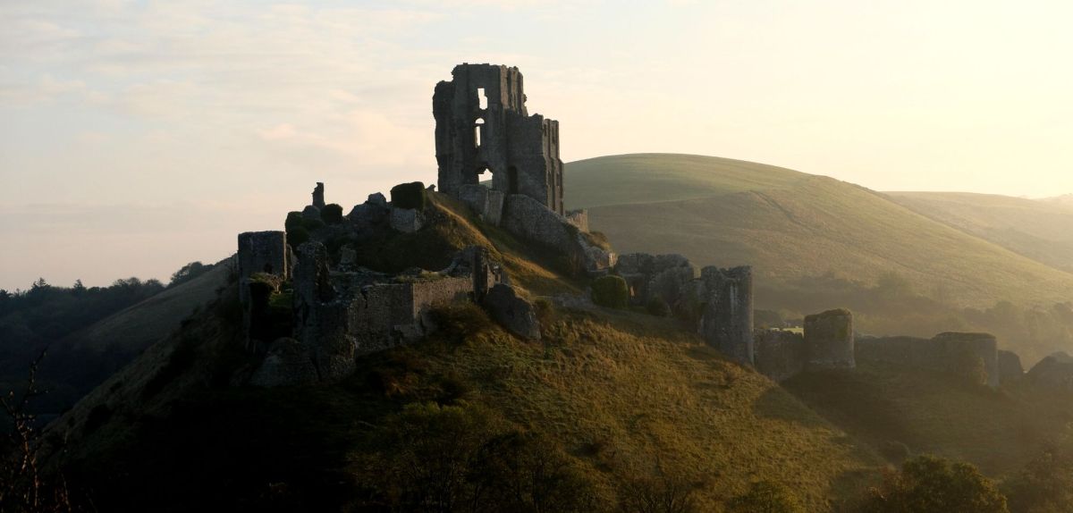 Foto von Corfe Castle in England in Dorset.