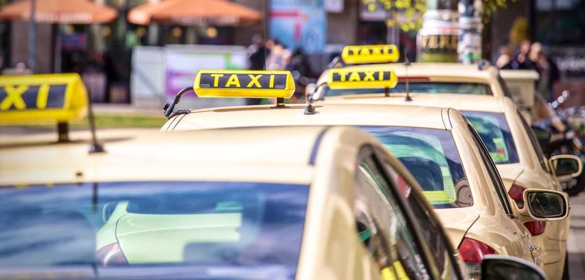 Taxis in einer Reihe