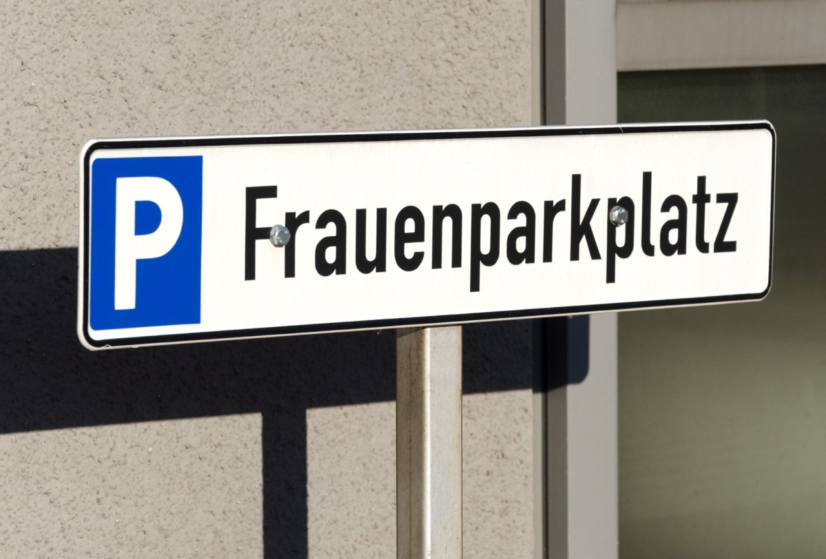 Kennzeichnung eines Frauenparkplatzes