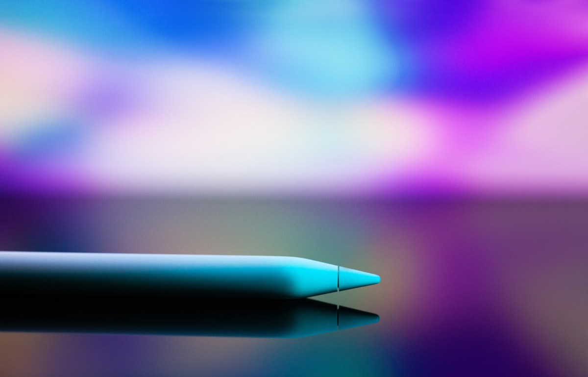 Apple Pencil vor einem Bunten hintergrund