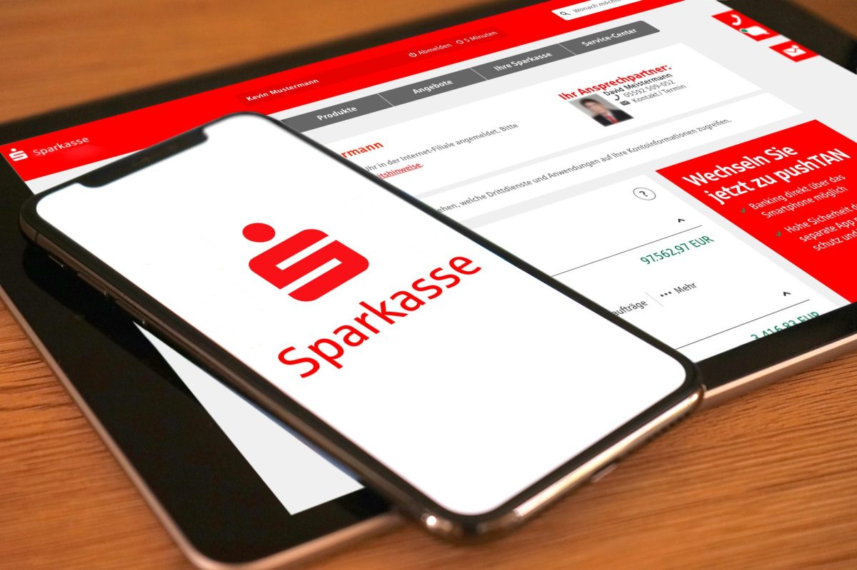 Online-Banking mit der Sparkasse auf Smartphone und Tablet.