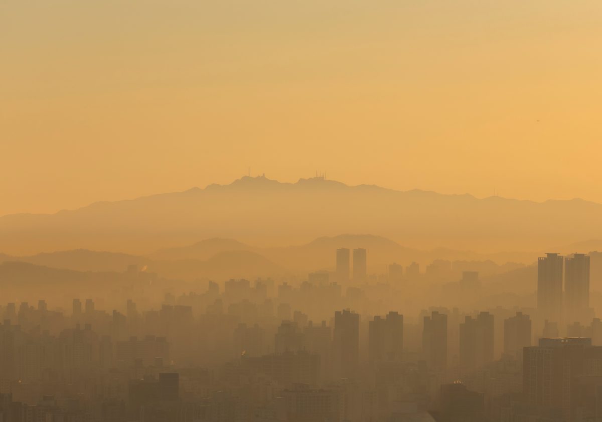 Smog über einer Großstadt