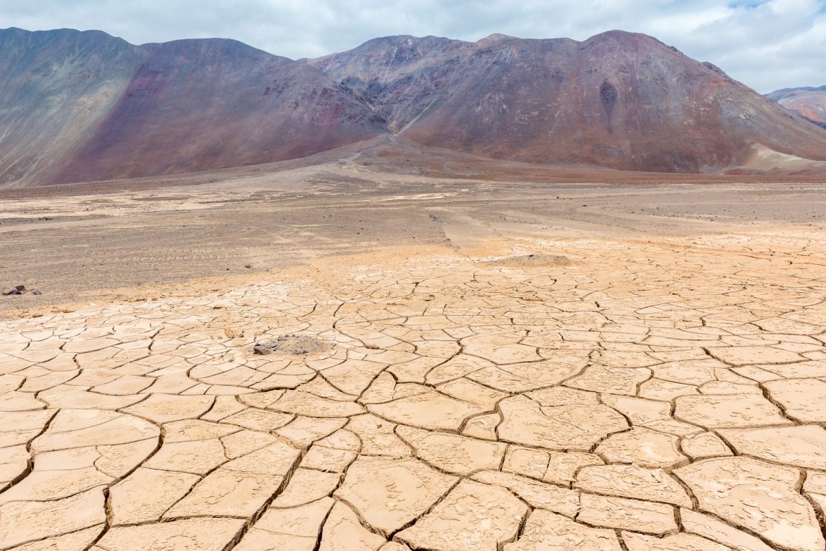 aufgerissener Boden in der Atacama-Wüste