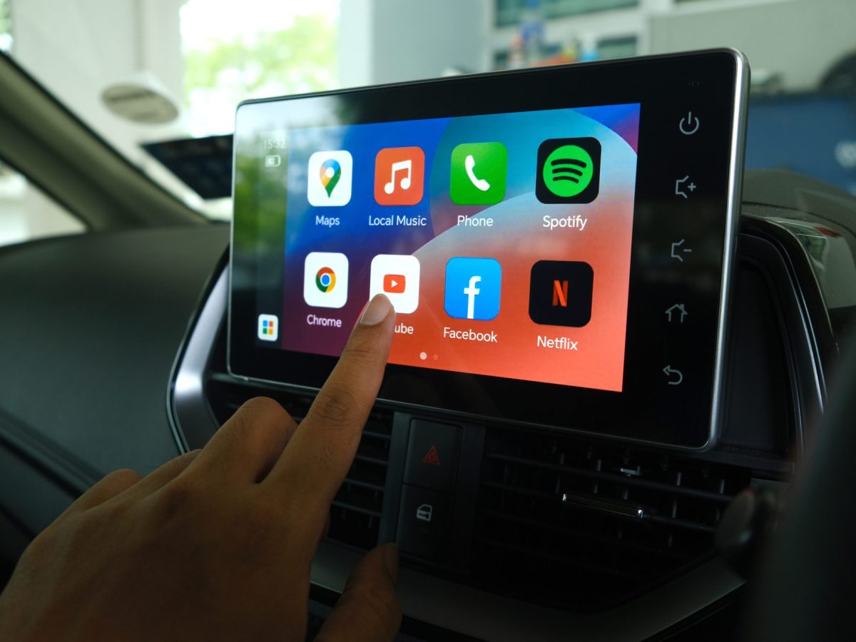 Android Auto auf dem Display eines Fahrzeugs