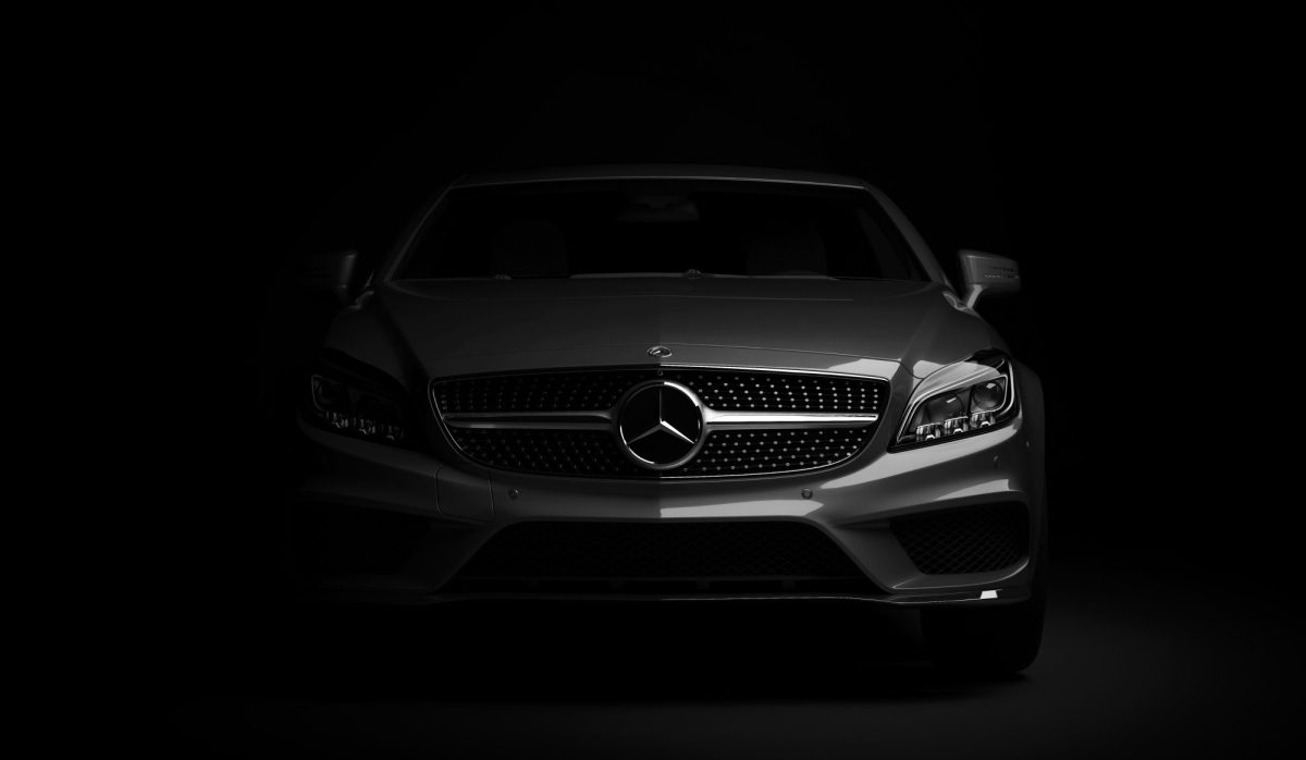 Mercedes-Benz CLS 500 AMG dunklem Hintergrund