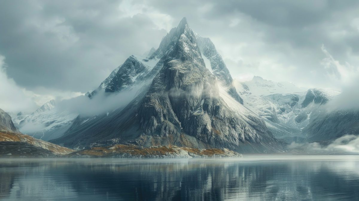 KI-generiertes Bild eines schneebedeckten Berges in nebeliger Landschaft.