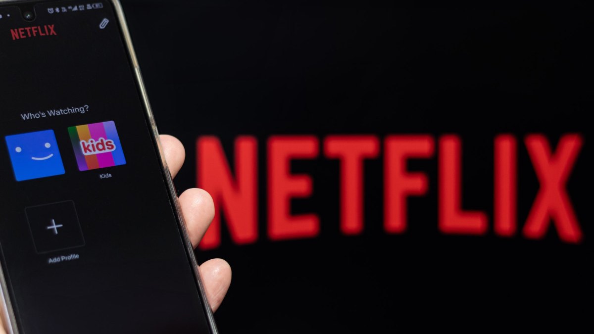 Netflix auf dem Fernseher und dem Handy.