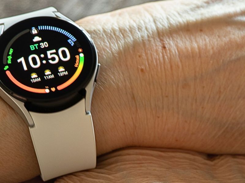 Samsung Galaxy Watch am Handgelenk