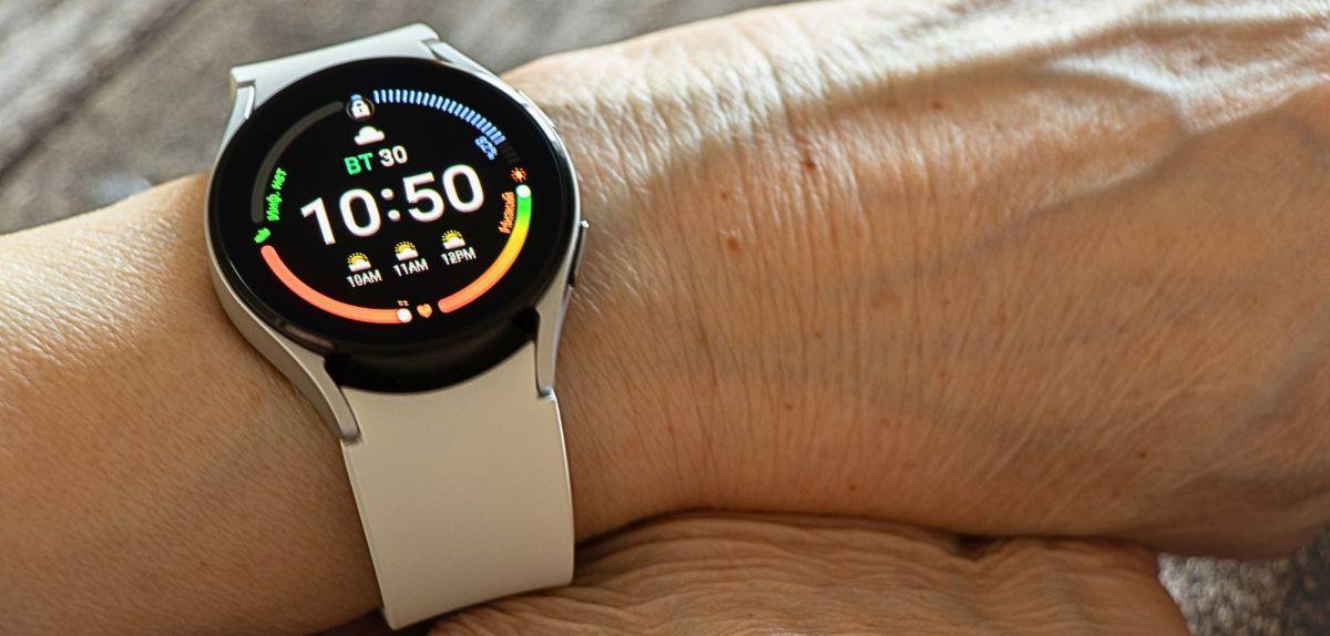 Samsung Galaxy Watch am Handgelenk