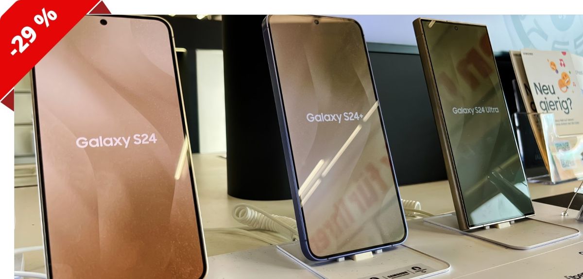 Samsung Galaxy S24-Handys im Laden ausgestellt.