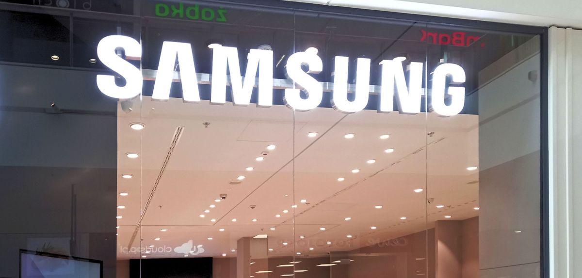 Samsung-Logo über Laden