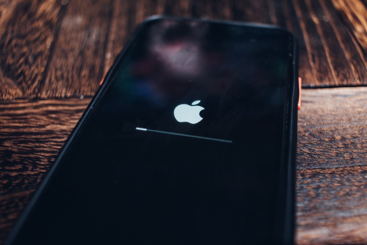 iPhone von Apple während eines Ladevorgangs