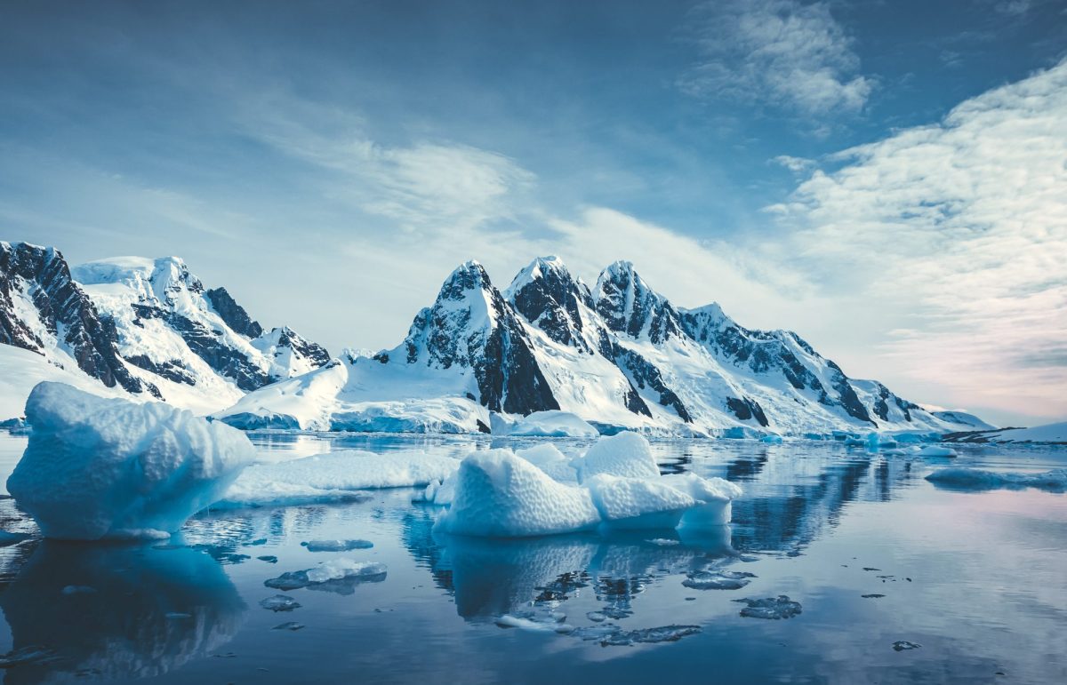 Berge der Antarktis in direkter Ansicht.