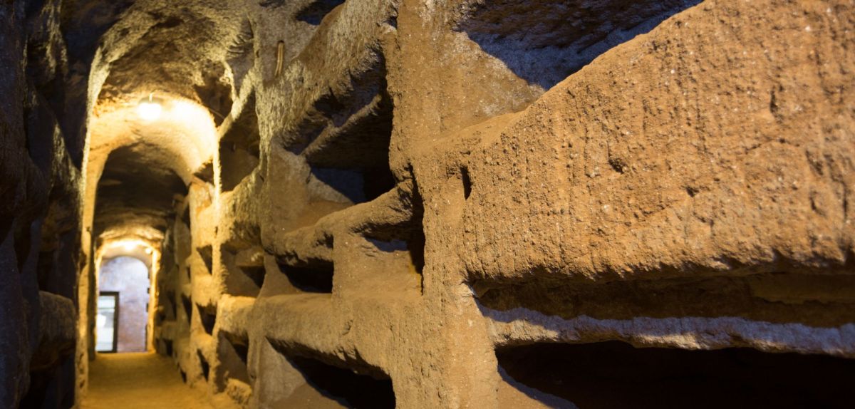 Ein Gang als archäologischer Fund.