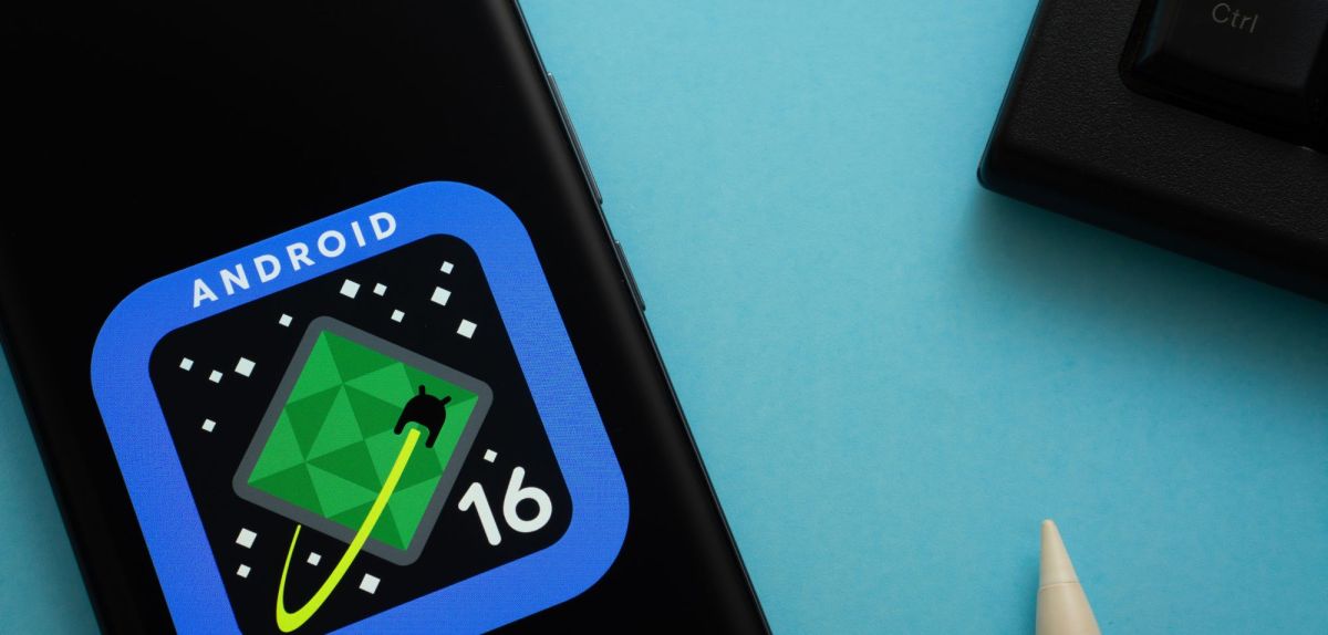Ein Bildschirm, auf dem das Android 16 Update zu sehen ist.