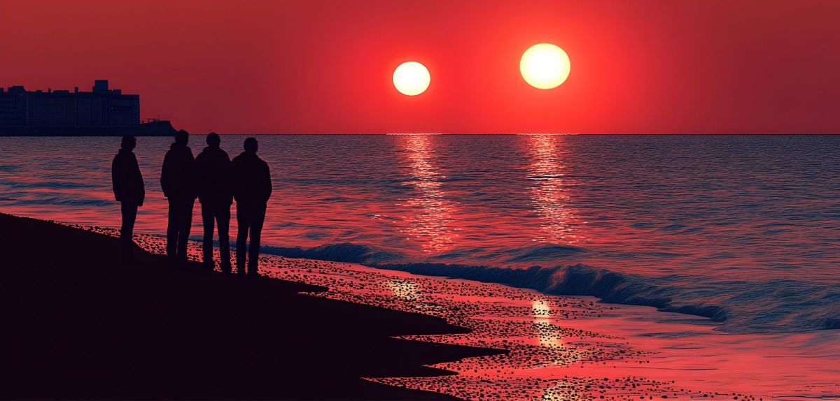 Menschen stehen vor einem zweifachen Sonnenuntergang (KI-generiert)
