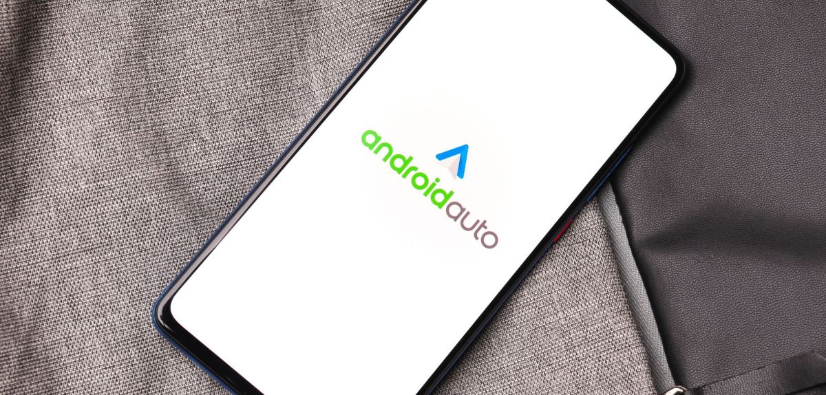 Android Auto wird auf einem Smartphone angezeigt