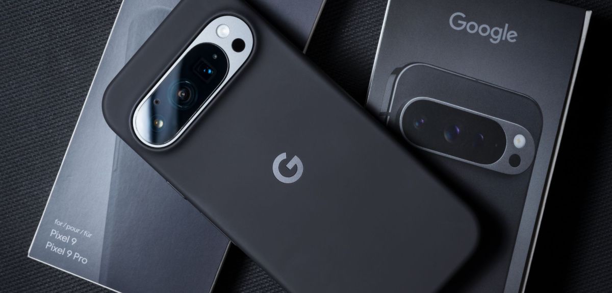 Ein schwarzes Google Pixel 9 pro.