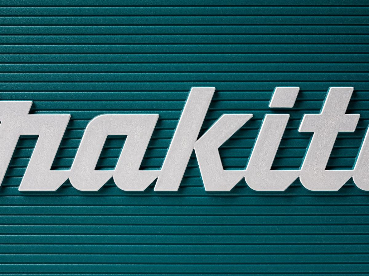 Makita-Symbol an einer Wand.