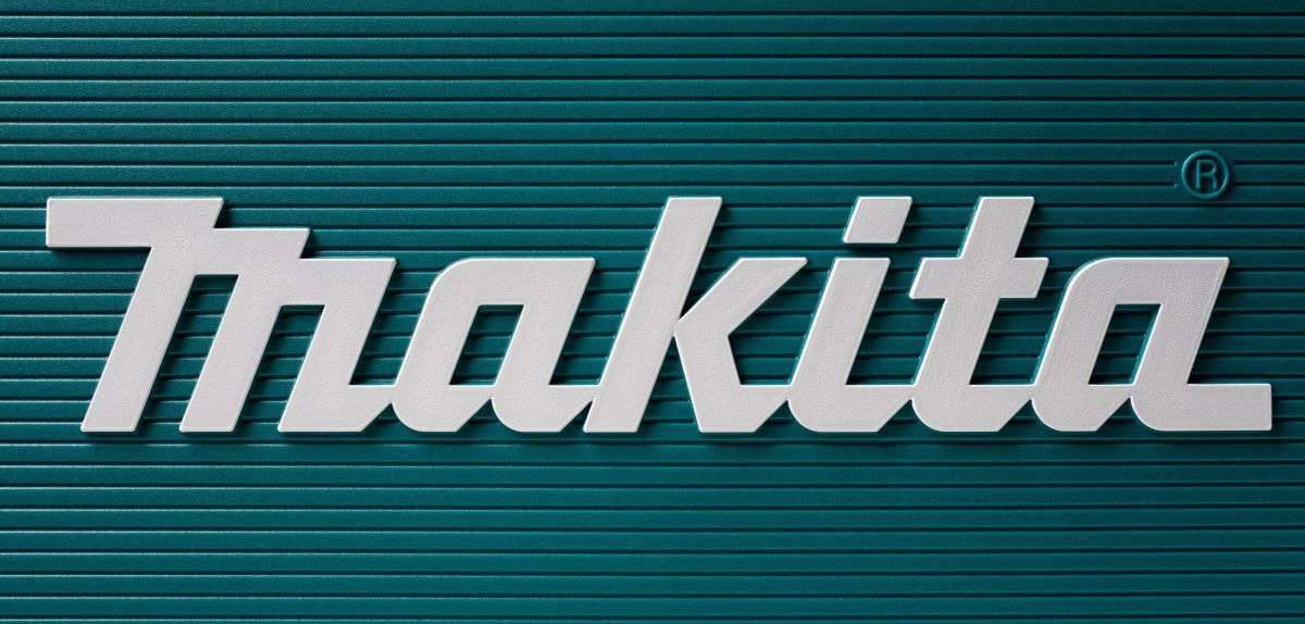 Makita-Symbol an einer Wand.