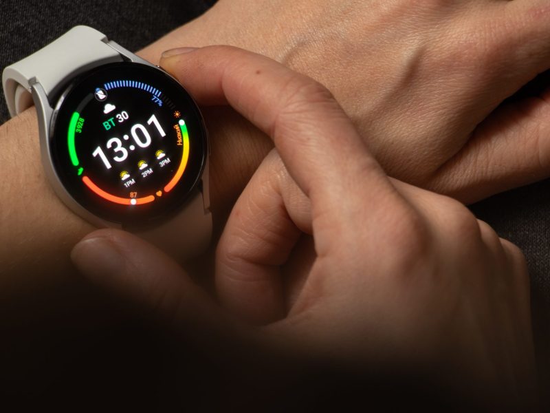 Samsung Galaxy Watch an einem Arm