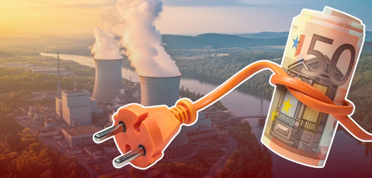 50-Euro-Schreine, eingewickelt in ein orangenes Stromkabel. Im Hintergrund ein Kernkraftwerk an einem Fluss.